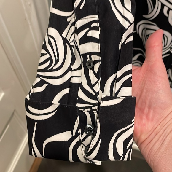 Chico’s top NWT - Picture 3 of 5